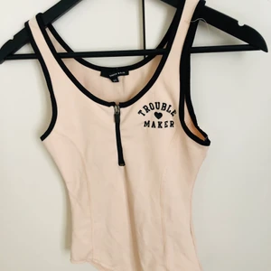 Body köpt i butik i Italien storlek: XS - Köparen står för frakten som ligger på 44kr