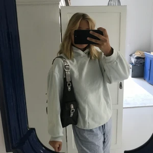 Hoodie - Hoodie från other stories, köpt för 590kr, använd någon enstaka gång och är helt felfri. Frakt 88kr