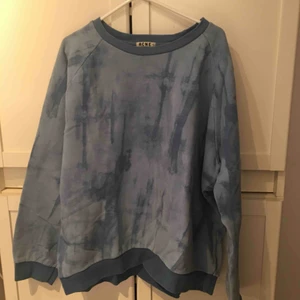  - Blå tjocktröja från acne studios från ca 1 år sen (finns inte att köpa i butik mer) använd fåtal gånger
