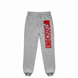  - MoschinoXhm mjukisbyxor i strl S. Nypris 699, använda max 5 gånger.