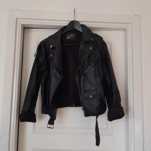 Skinnjacka från Carlings - Äkta skinnpaj från Carlings