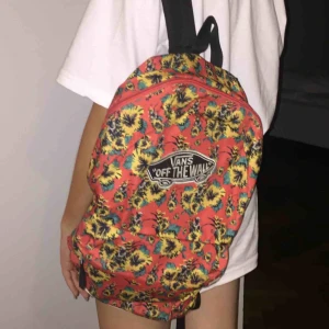  - Ryggsäck från Vans. Pris kan diskuteras, frakt tillkommer! :)