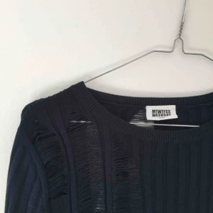  - Tröja köpt från Weekday med ”maskor” både fram och bak! 