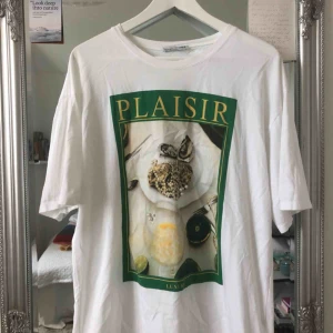  - Oversize T-shirt med coolt tryck! Köpt på Zara Använd fåtal gånger 