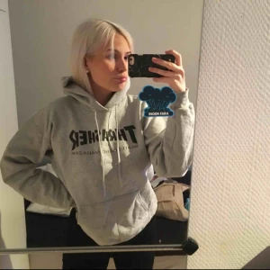  - Säljer nu min snygga trasher hoodie, som är i strl S i herrstorlek. Köpt här på plick för ca 4 månader sen. Sparsamt använd så i fint skick. Säljer den då jag ej använder den. Frakt tillkommer på 59kr, pris kan diskuteras vid snabb affär!🌸