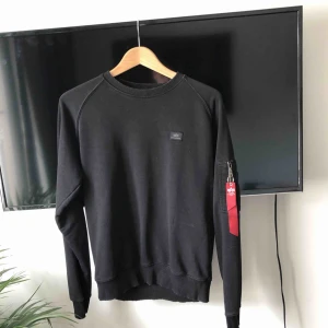  - Alpha industrin swertshirt använd några gånger nypris 550kr 