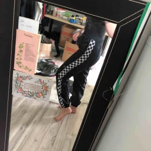  - ”Checkered pants” som jag köpte i en för liten storlek så aldrig använda endast provade 😊😅