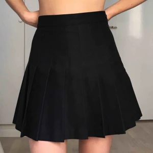  - Tenniskjol från American Apparel köpt på second hand. Använd 1 gång.