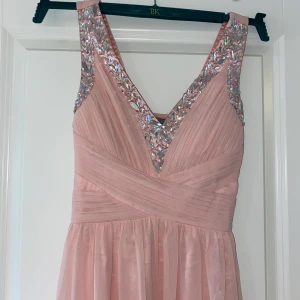 Lång klänning - En super fin bal/ lång klänning endast använd 1 gång! 