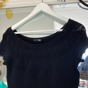 Svart tröja  - Frakt: 66kr💞💞 hör av dig om du är intresserad 💞