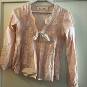 Blus odd molly - En superfin knappt använd odd molly blus Storlek 0 (XS). Bra pris vid snabb affär! 