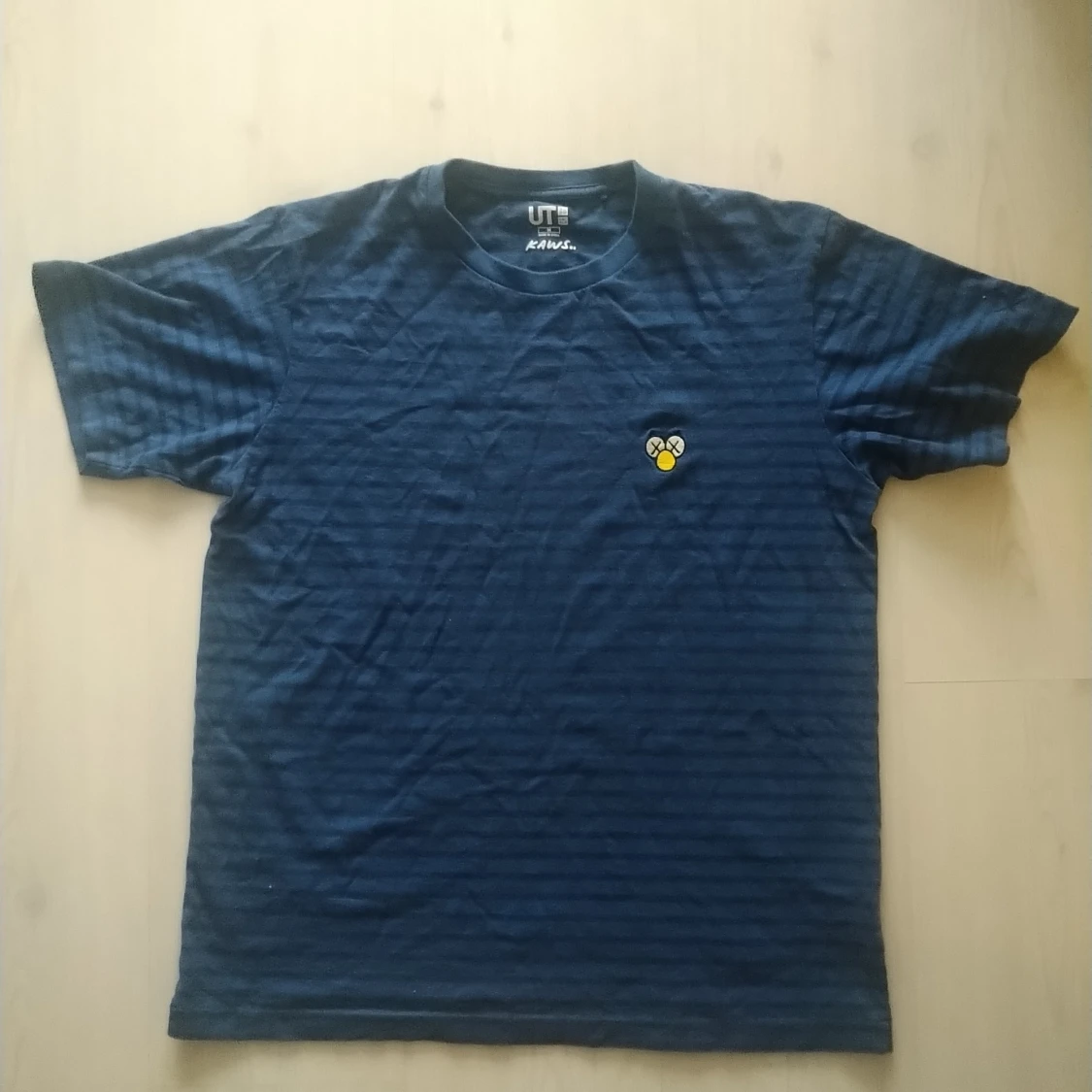 Kaws x uniqlo t-shirt