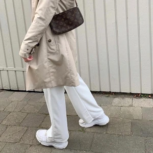 Chunky sneakers - Vita chunkysneakers från Nelly.com. Sparsamt använda ❤️❤️
