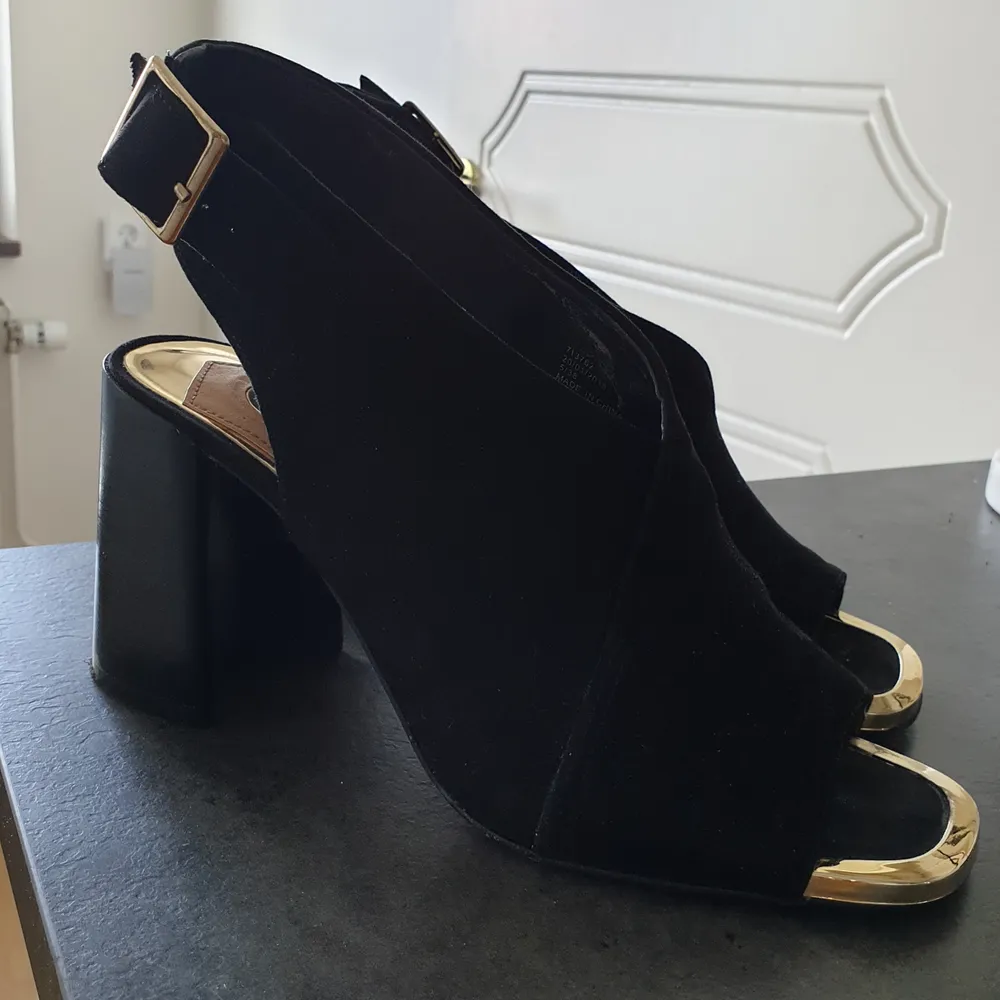 river island black block heel sandals - worn only once - original price 699 sek - size 38. Skor.