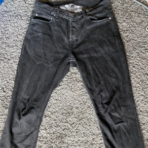 Our legacy Jeans - Retail pris tror jag va 1700kr. Size W33 L32 har vanligtvis runt W29 men riktigt nice pösiga jeans beror på hur man stylear dem. Skicka ett bud om priset inte passar! 😁