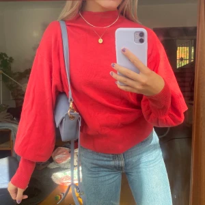 Röd stickad tröja - Röd as snygg tröja! Passar xs-s