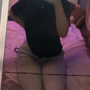 Puma mjukis byxor helt nya  - Säljer mina puma mjukis helt nya ändast tästade på bilden har ochså en kofta till dom🥰