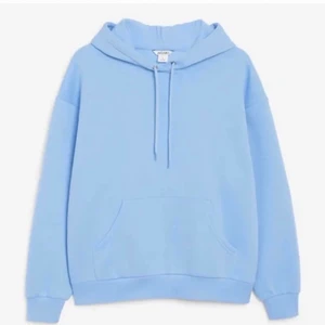 blå monki hoodie - hoodie från monki, superfint skick. finns inte kvar på hemsidan. hoddien knappt använd, några fåtal gånger. superfin 💙💙💙