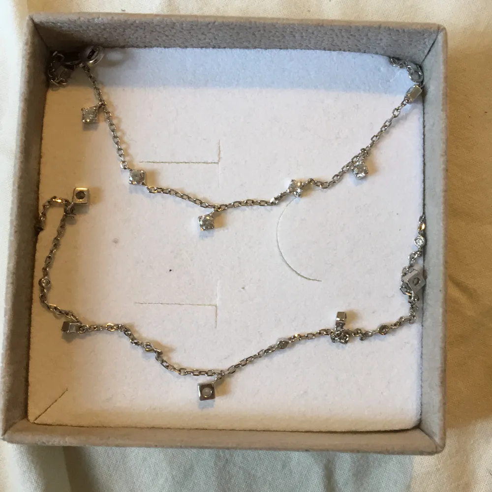 Fina smycket i silver från Bianca ingrossos kollektion. Nypris var ca 1000kr och säljer nu för 400 inklusive frakt! Pris kan diskuteras, buda privat med mig😊. Asusteet.