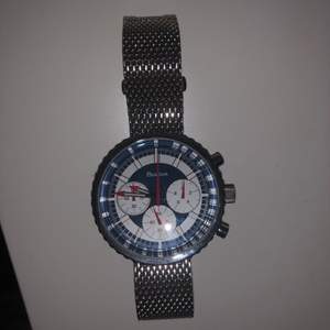 säljer nu min klocka som jag haft i ett halvår, det är en 