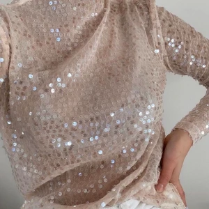 Glittrig topp - Glittrig topp från Gina - Tricot strl. S. Aldrig använd endast testad! 