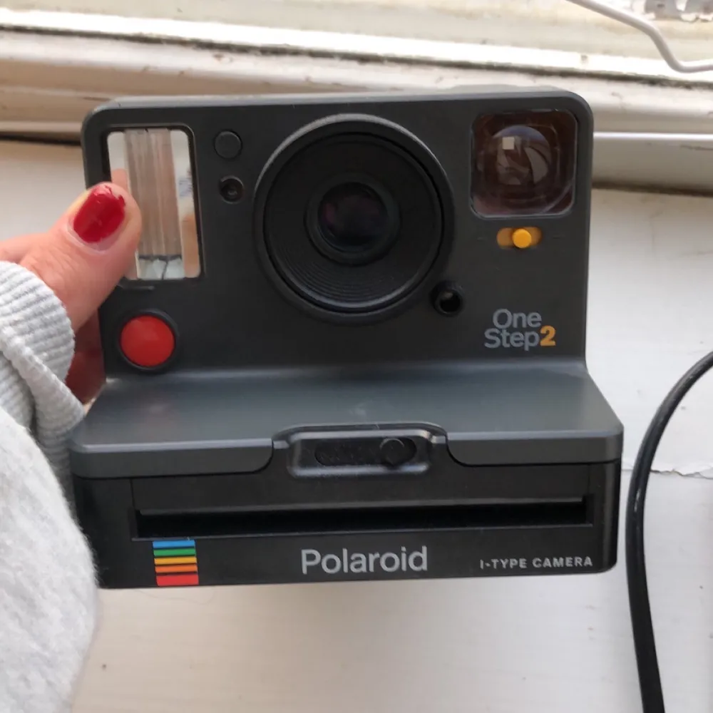 En helt fungerande Polaroid kamera som aldrig blir använd . Övrigt.