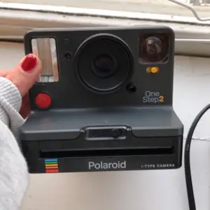 En helt fungerande Polaroid kamera som aldrig blir använd 