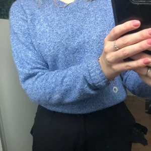 Blå tröja  - En blå tröja från veromoda. Säljer då jag tröttnat på den och har flera liknande