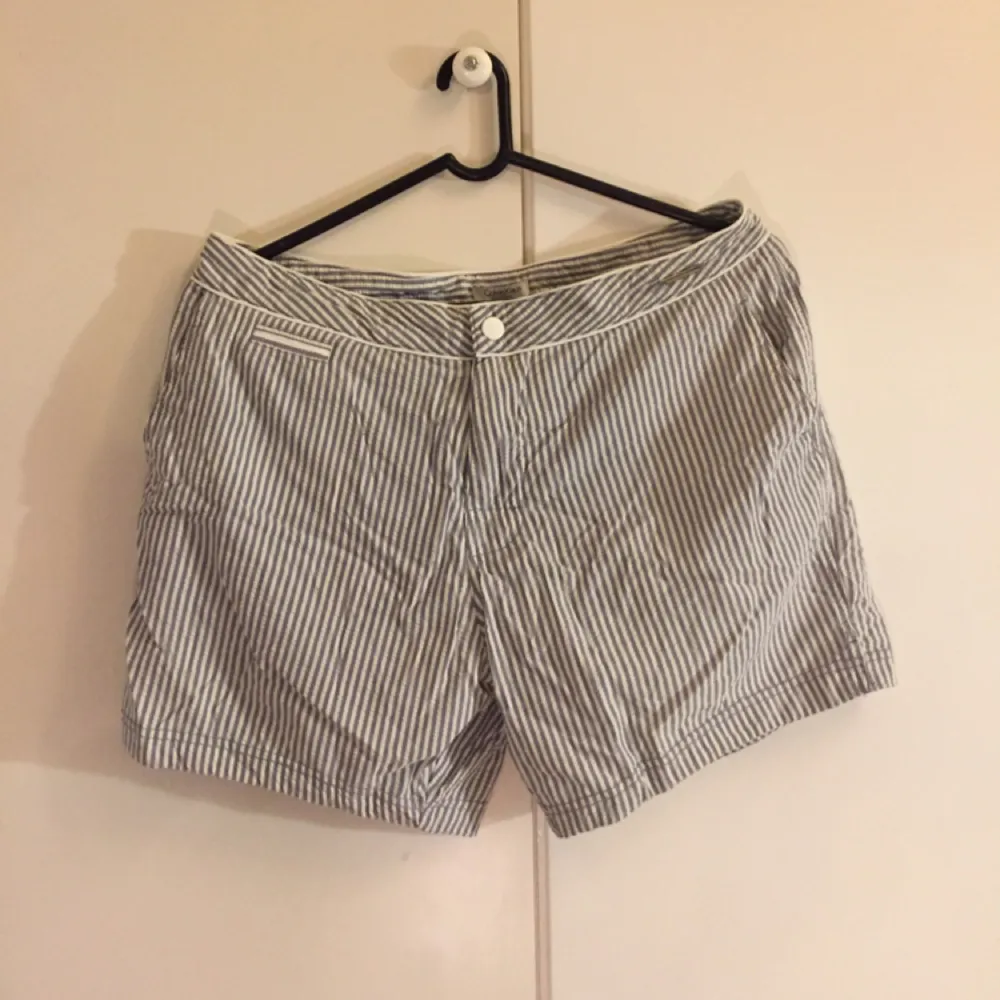 Badshorts med fickor från Calvin Klein. Shorts.