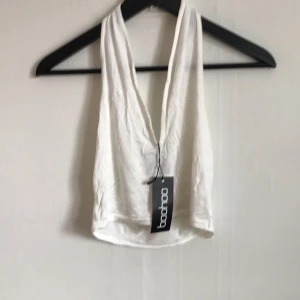  - Chill fab lös kort halternecktop, lite genomskinlig🔥 inklusive frakt!!