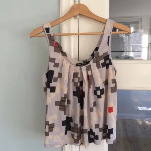  - Top from swedish Filippa K, size S, loose fit, very good condition, soft and comfortable but still stylish. Can send more pics.