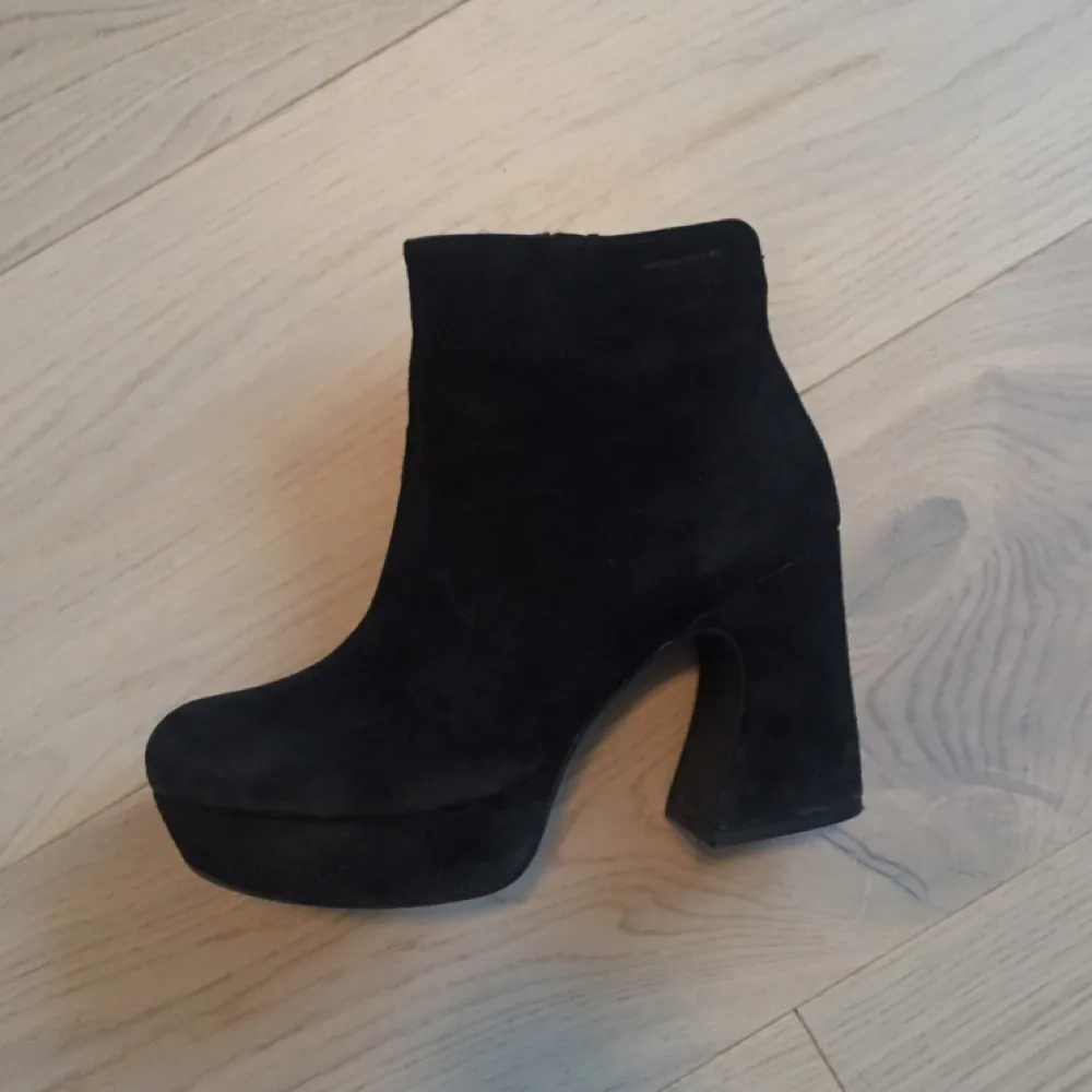Boots från Vagabond Fall/Winter 2015, svart mocka, använda ett fåtal gånger. . Skor.