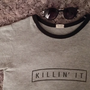  - Jättemjuk tröja från Brandy Melville i storlek S. Lite nopprig i tyget som syns på sista bilden - annars fint skick🌼 Frakt tillkommer, eller så möts vi upp i Stockholm😊