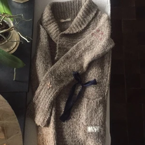  - Säljer min Odd Molly kofta för jag inte använder den. 