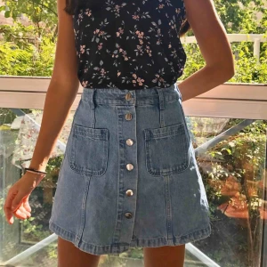  - köpt second hand, vintage jeans kjol, använd en gång!