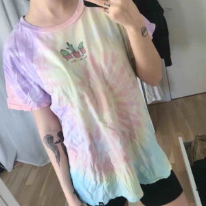  - 🌵 Pastell tie dye T-shirt från Jac Vanek, frakt kostar 35kr 🌵
