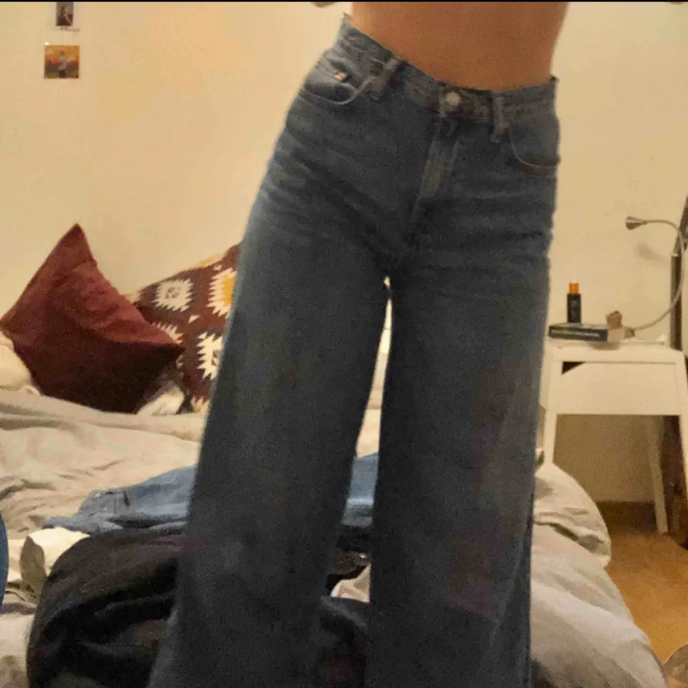 Fina jeans från topshop! Super sköna och bra skick!. Jeans & Byxor.