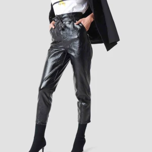  - Lack bralla med knyte i midjan, sitter som en smäck!! Skriv om du undrar något💕