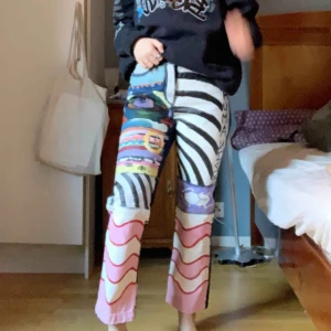  - Ett par jeans/byxor från nakd som jag målat själv. De är byggarbets byxor i modellen! Passar mig i längden som är 165