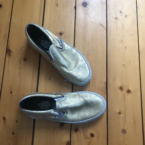 Vans - Snygga vans. Normala i storlek. 