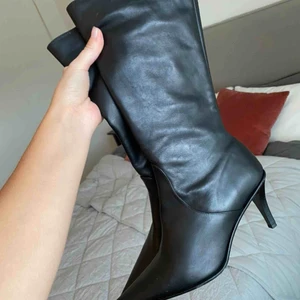  - Supersnygga boots, har tyvärr glömt var de är ifrån men är i jättebra skick