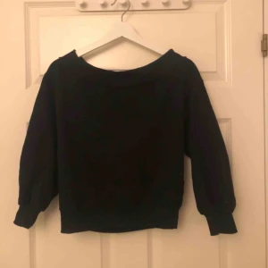  - Off shoulder tröja 