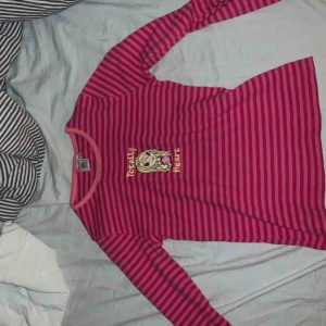  - As söt topp från Lego Wear! Storlek Xs/S, passar mig ett bra som har S. 