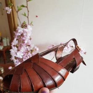 superfina läderskor med klack - trevliga o fina klackskor i storlek 4 1/2 (37 1/2) 🐅