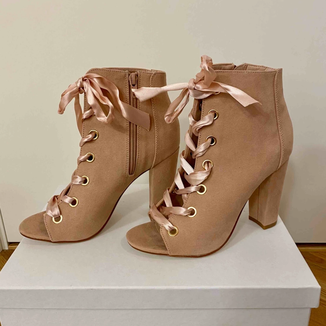 Oanvända klackar - 90