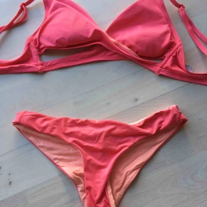  - Super söt rosa bikini. Aldrig använd då jag råka beställa två kopior. 