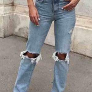 Säljer dessa snygga (slutsålda) jeans ifrån Zara! Köparen betalar frakt!!