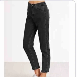  - Fina min jeans svarta bra längd på mig som är 1,60 