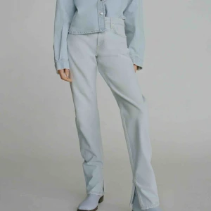  - Supersnygga jeans från zara ALDRIG använda prislapp kvar! Säljer dom på grund av fel stl.