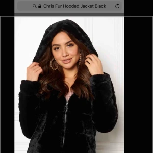  - Jättesnygg och skön fake fur jacka från ONLY. Köpt på Nelly.com för 559kr, knappt använd men säljer för 250kr Kan frakta men köparen står för frakten :) 